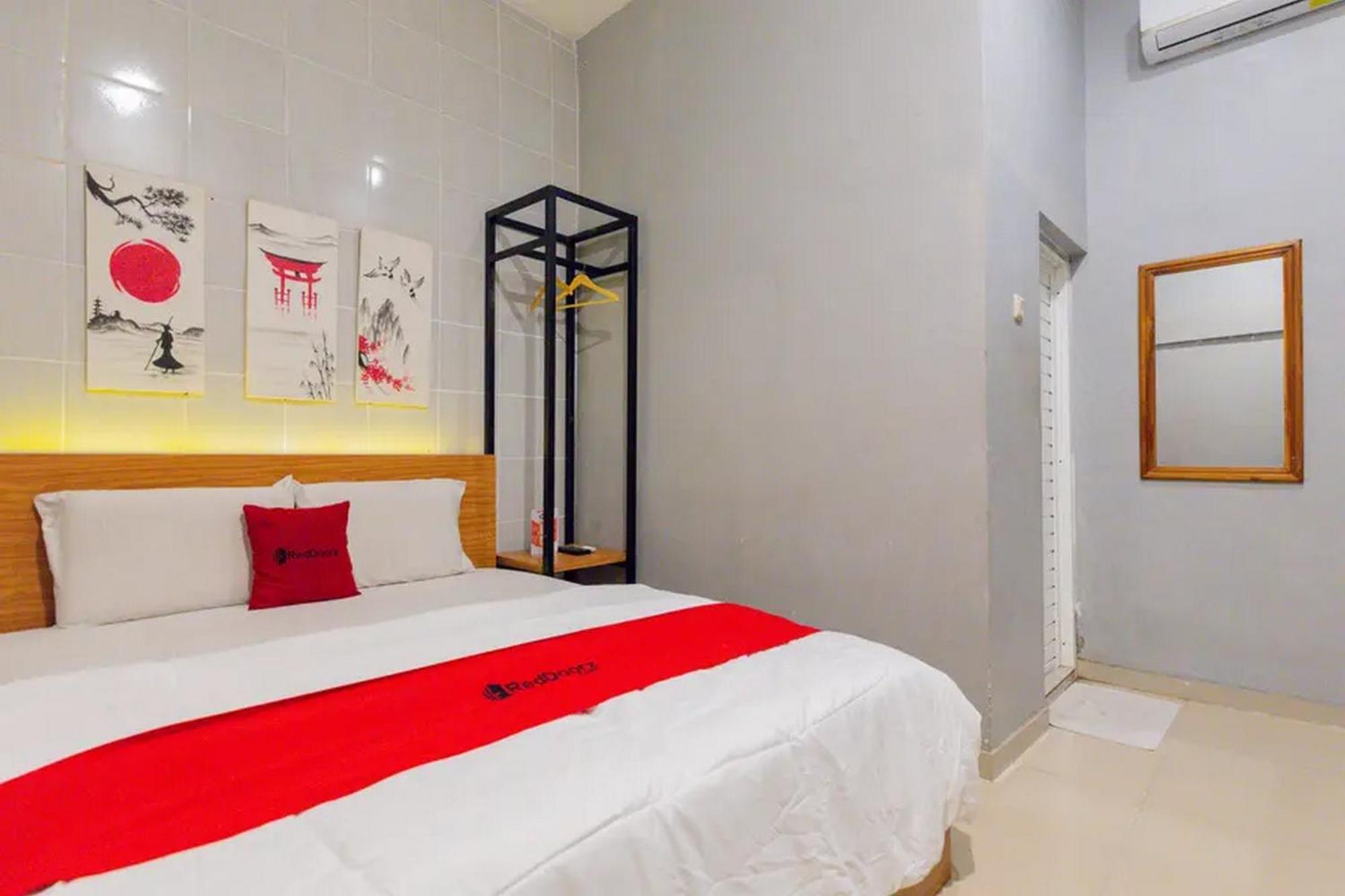 Reddoorz @ Manukan Surabaya Eksteriør billede