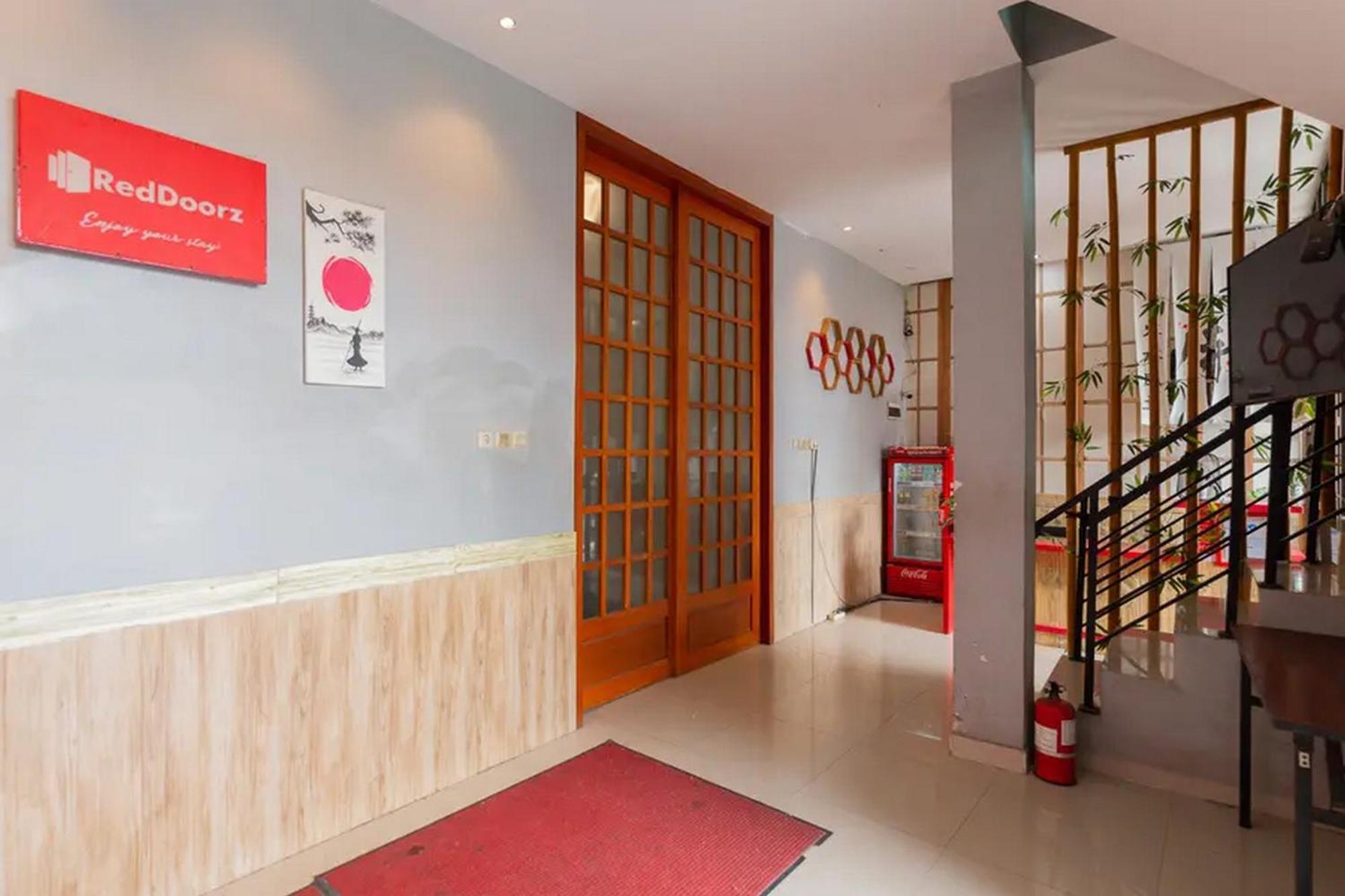 Reddoorz @ Manukan Surabaya Eksteriør billede