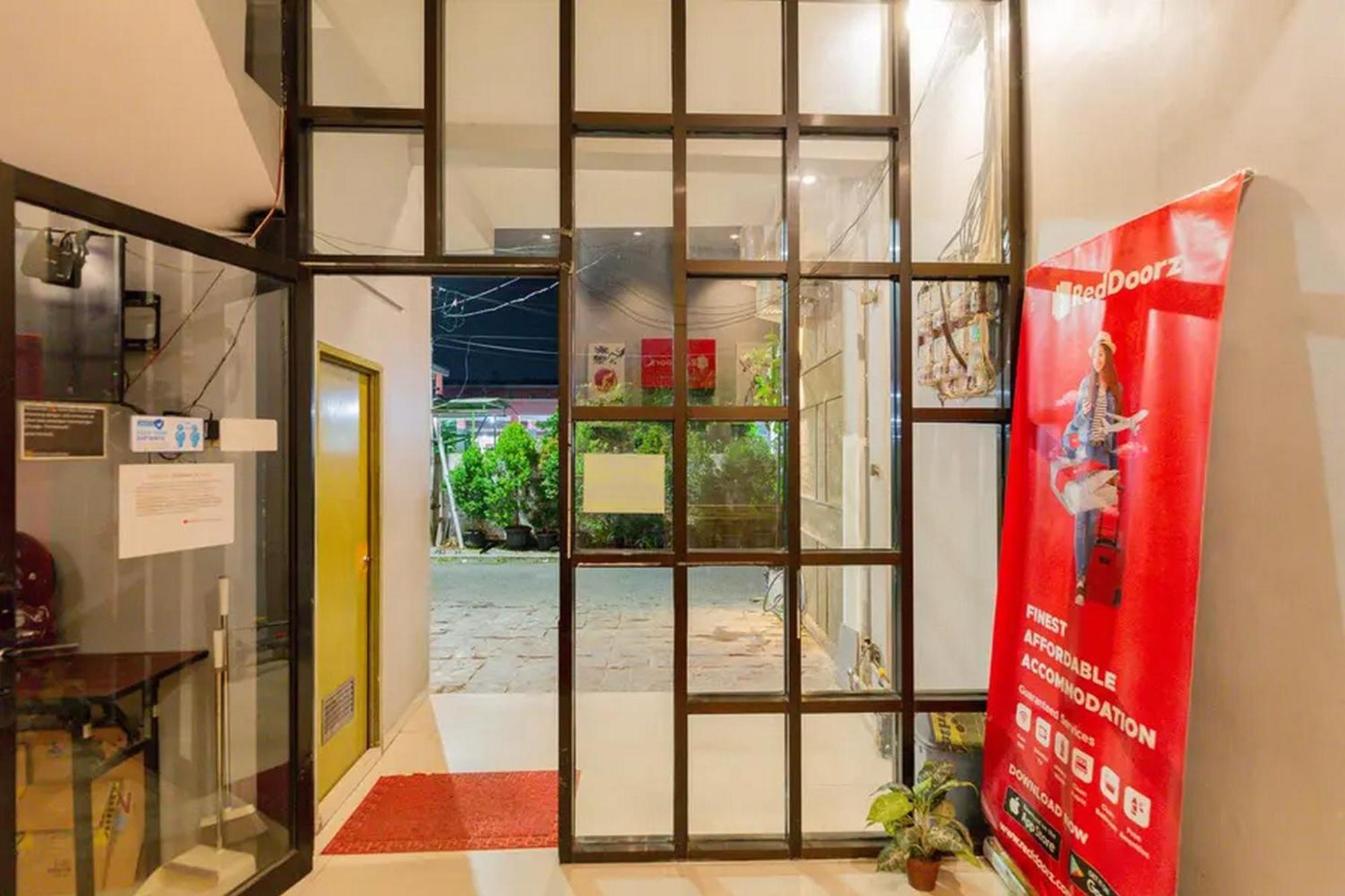 Reddoorz @ Manukan Surabaya Eksteriør billede